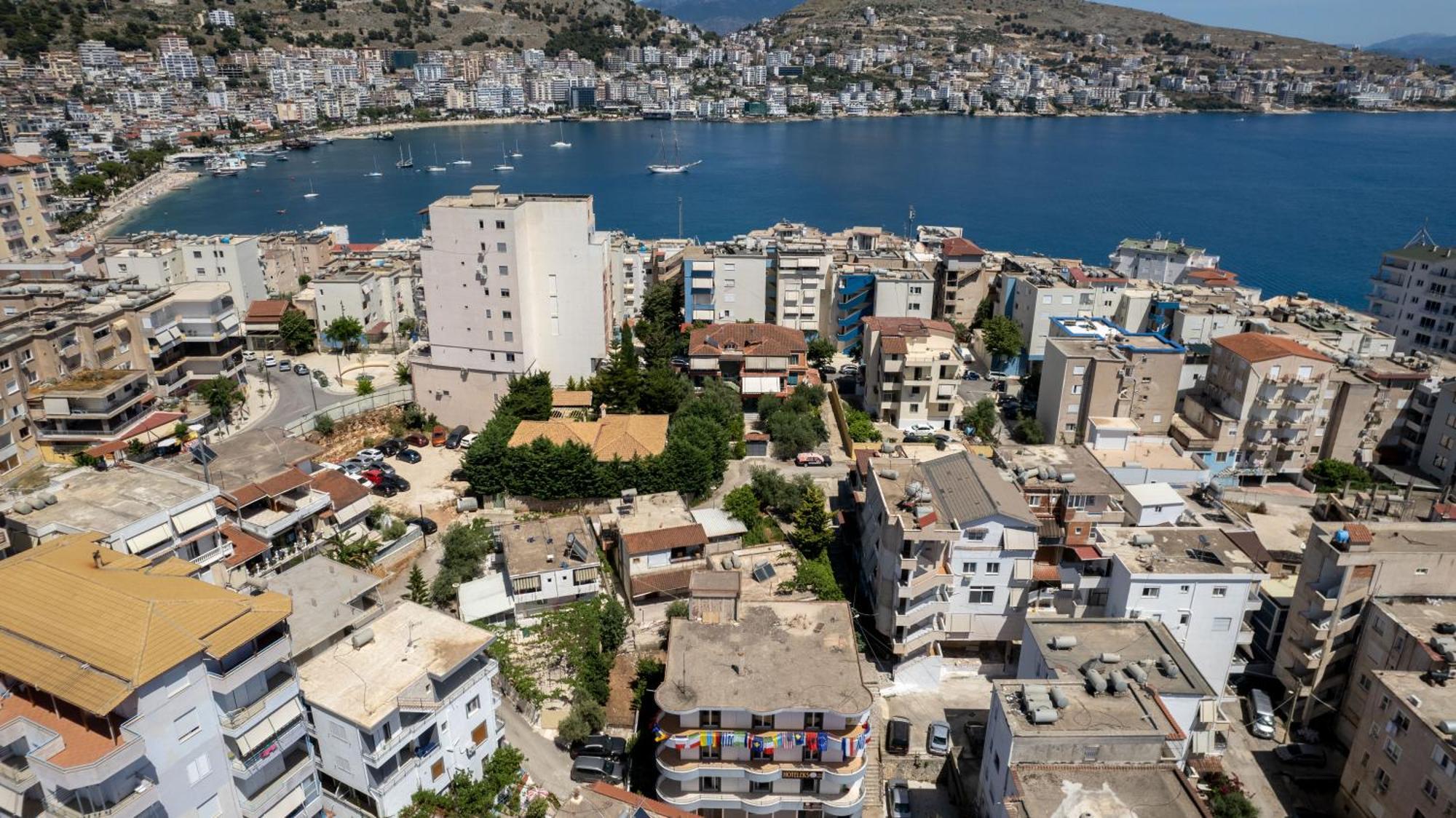 Hoteleks Inn & Suites Sarandë Exterior foto